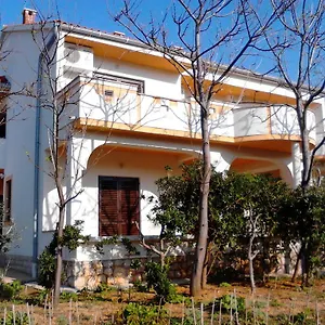 Kresimir Beauty With Shadow Trees And Parking Place Apartmán Pag Town